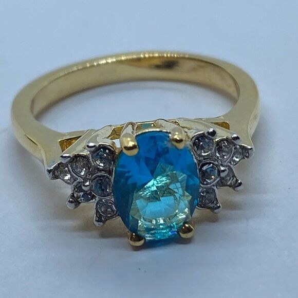 Stunning Sz 6 Gold Tone Blue Crystal Ring Made with Swarovski Crystals - Picture 2 of 11